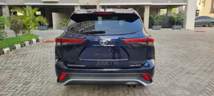 Toyota Highlander 2021 Blue