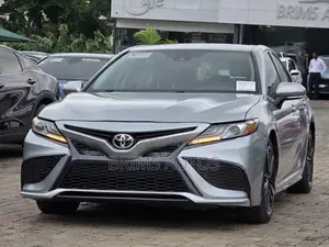 Toyota Camry XSE FWD 2020 Silver
