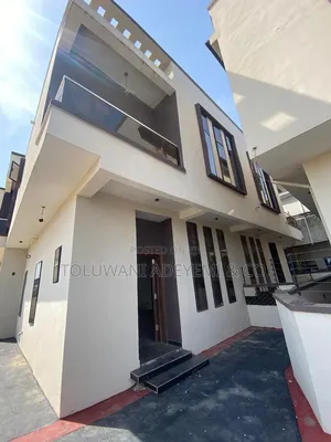 4bdrm House in Off Lekki-Epe Expressway for sale