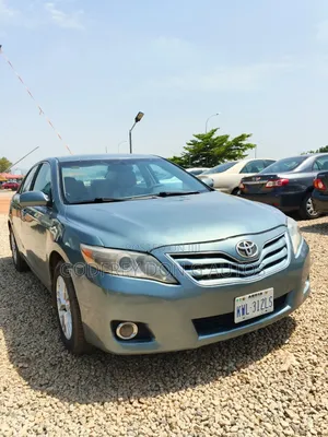 Toyota Camry 2010 Silver