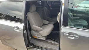 Toyota Sienna 2011 Silver