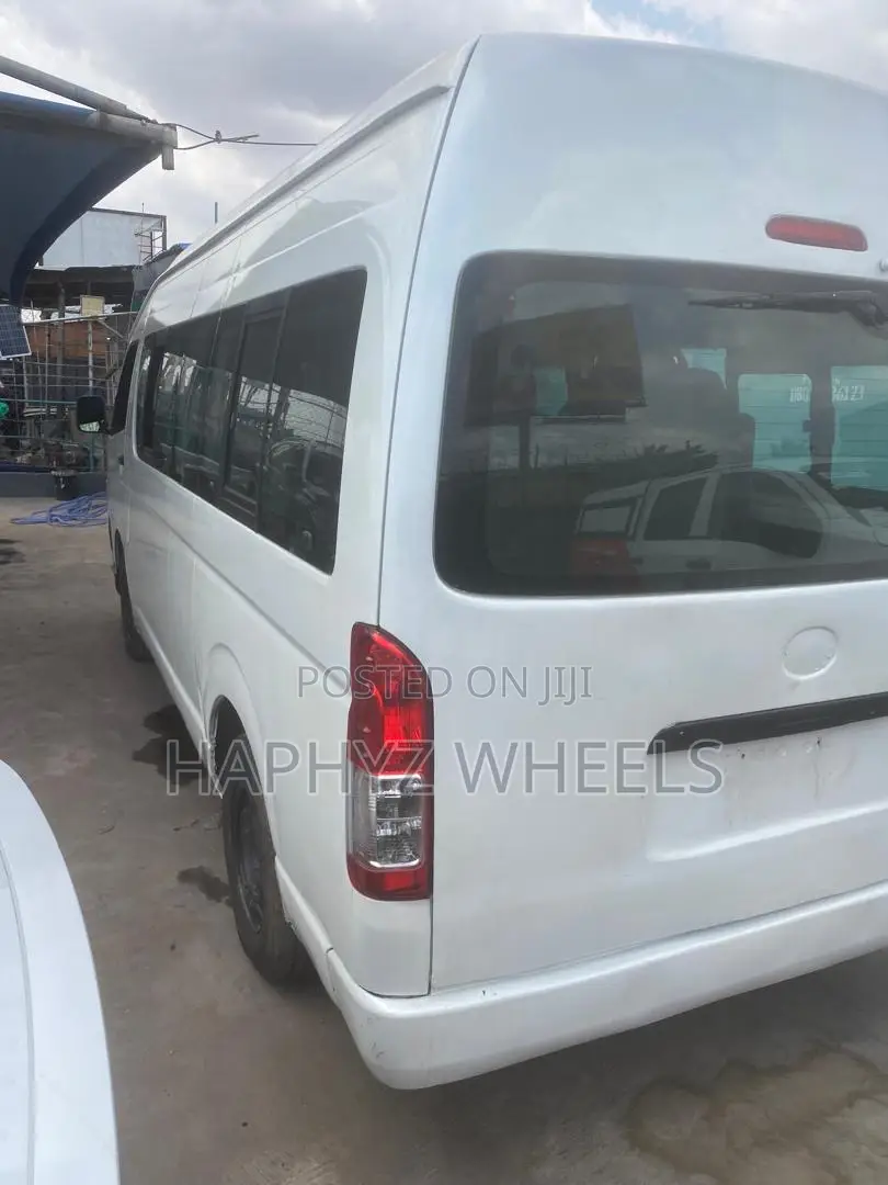 Toyota HiAce 2012 White