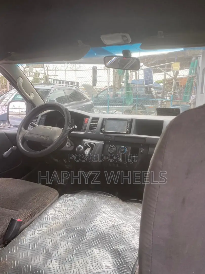 Toyota HiAce 2012 White
