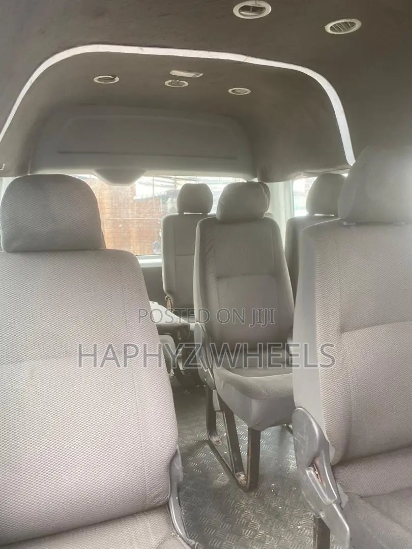 Toyota HiAce 2012 White