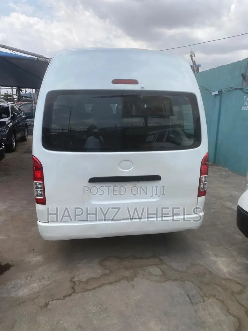 Toyota HiAce 2012 White