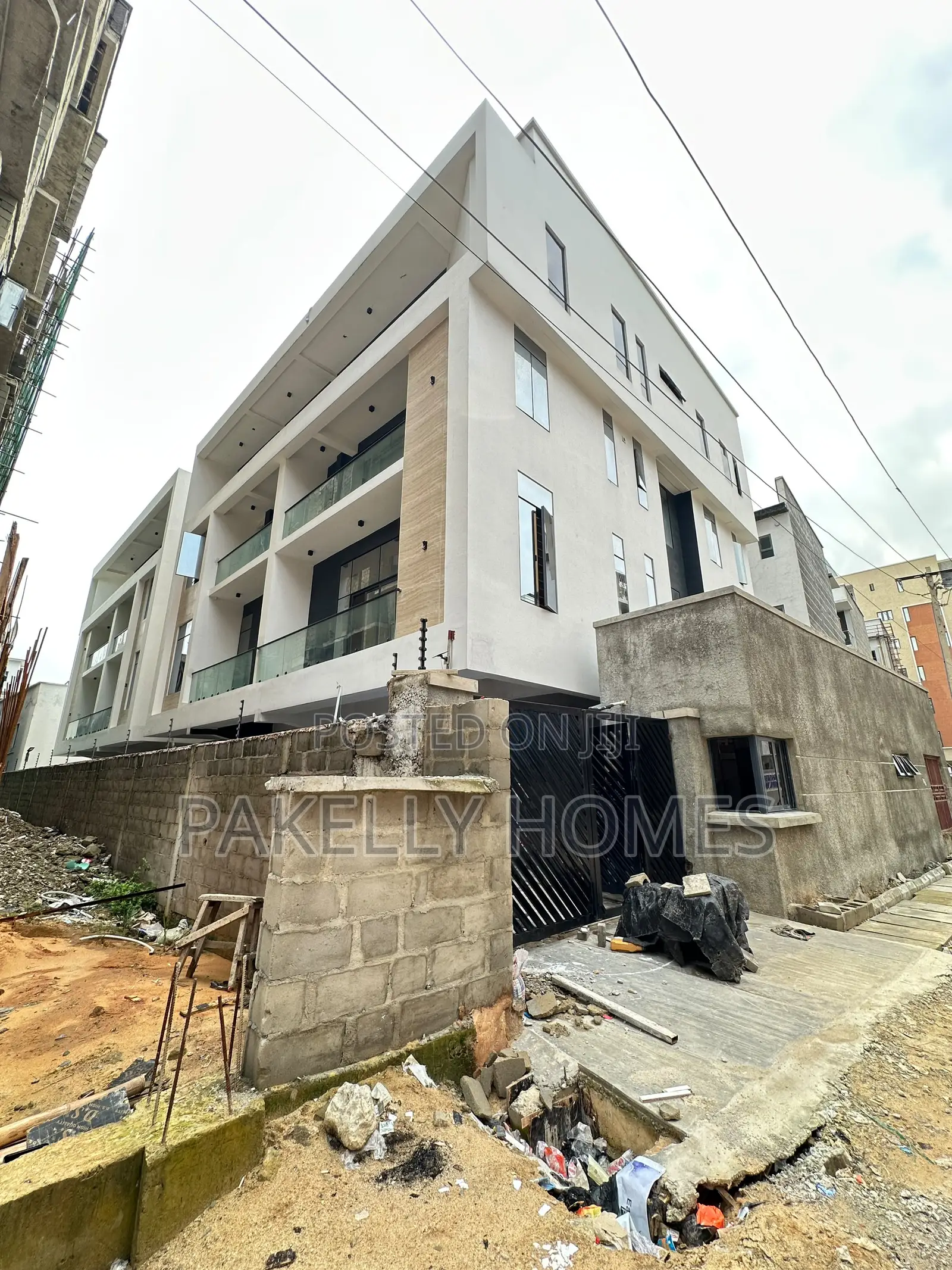 Uniquely-Built Spacious Luxury 3 Bedroom