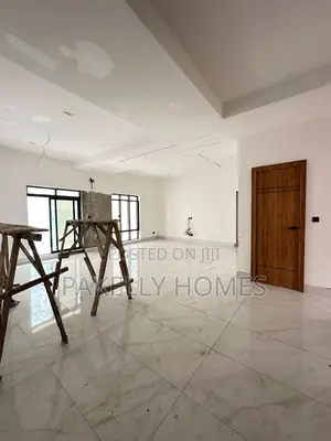 Uniquely-Built Spacious Luxury 3 Bedroom