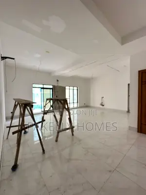 Uniquely-Built Spacious Luxury 3 Bedroom