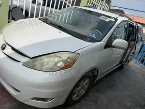 Toyota Sienna XLE FWD 2006 White