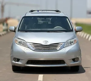 Toyota Sienna 2011 Silver