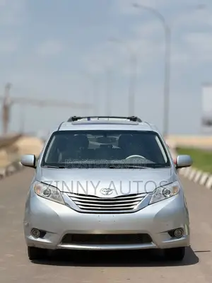 Toyota Sienna 2010 Silver