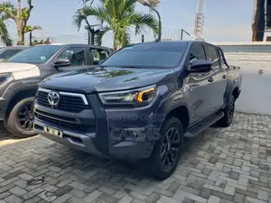 Toyota Hilux 2023 Gray