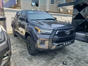Toyota Hilux 2023 Gray