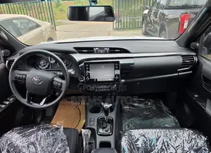 New Toyota Hilux 2025 Black