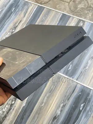 Playstation 4 With 2 Controllers
