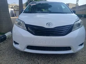 Toyota Sienna 2010 White
