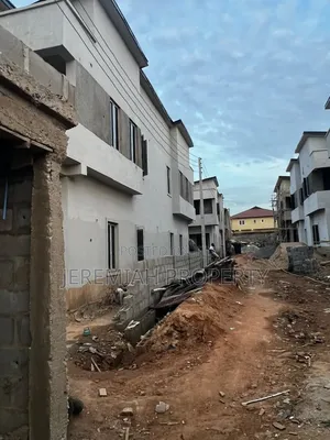 4bdrm Duplex in Berger for sale