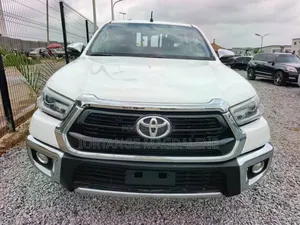 Toyota Hilux 2021 White