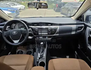 Toyota Corolla LE 4dr Sedan (1.8L 4cyl CVT) 2016 White