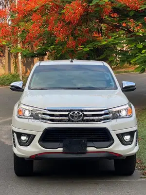 Toyota Hilux SR5 4x4 2018 White