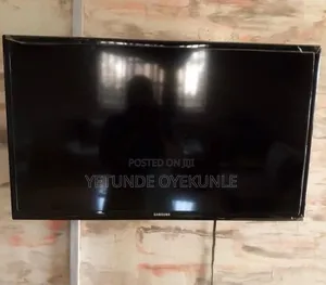 Samsung 32 Inches Tv With Tv Wall Bracket