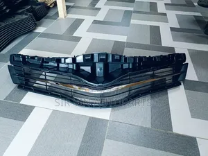 Front Grill Toyota Yaris 2012