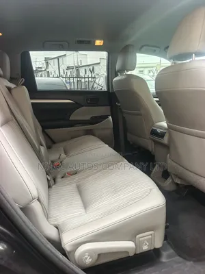 Toyota Highlander LE 4dr SUV (3.5L 6cyl 6A) 2015 Black