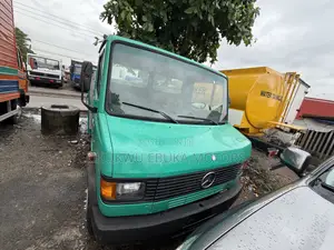 Mercedes Truck 6090