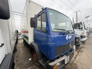 814 Mercedes Benz Blue With Bucket