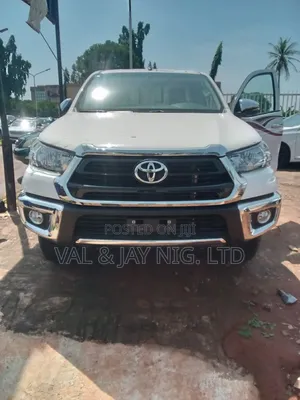 Toyota Hilux 2023 White