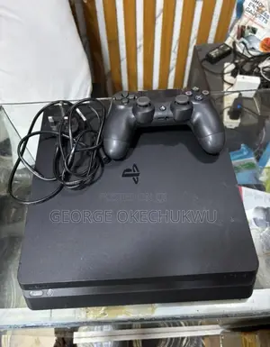 Ps4 Slim With One Pad and 5 Games Hacked.