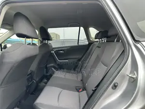 Toyota RAV4 XLE 2022 Gray