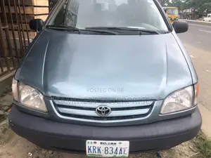 Toyota Sienna XLE 1998 Gray