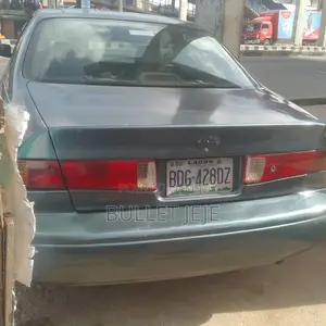 Toyota Camry LE 4dr Sedan (2.2L 4cyl 4A) 2001 Gray