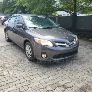 Toyota Corolla LE 4dr Sedan (1.8L 4cyl 4A) 2012 Gray