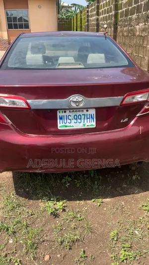 Toyota Camry LE 4dr Sedan (2.5L 4cyl 6A) 2012