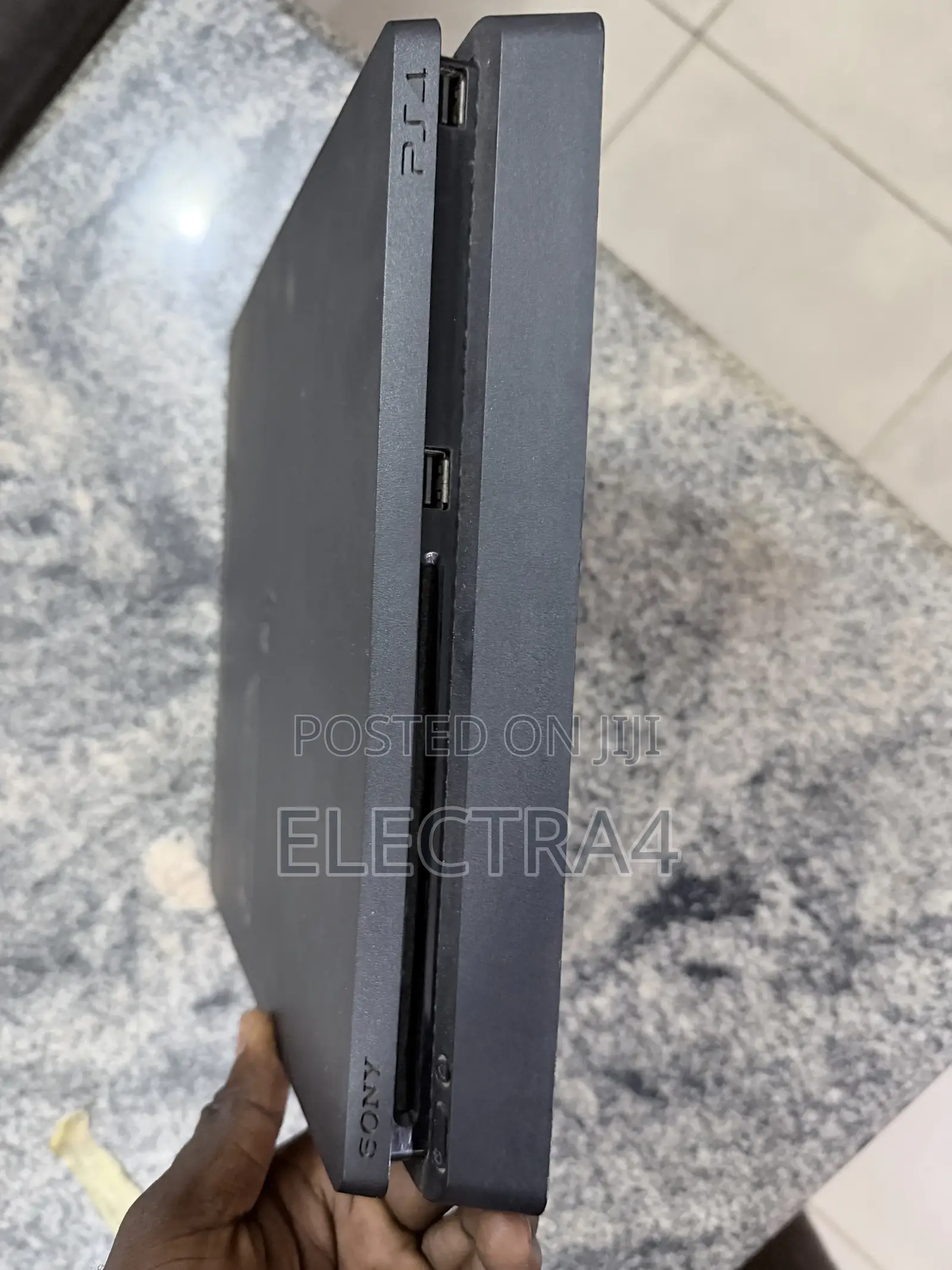 Ps4 Console, 2 Pads and 1 Joystick