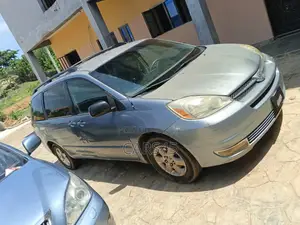 Toyota Sienna 2004 Blue