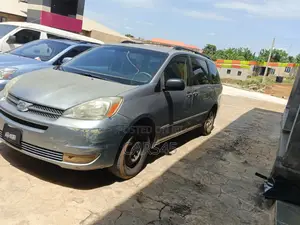 Toyota Sienna 2004 Blue