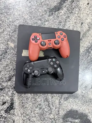 Ps4 Console, 2 Pads and 1 Joystick