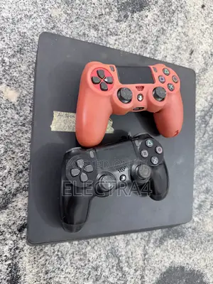 Ps4 Console, 2 Pads and 1 Joystick