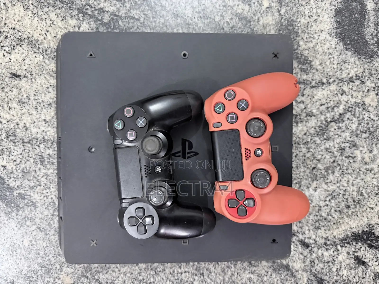 Ps4 Console, 2 Pads and 1 Joystick