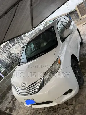 Toyota Sienna LE 8 Passenger 2011 White