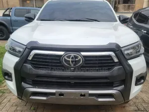 Toyota Hilux 2024 White