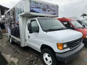 American Ford E350 Truck 2007 White
