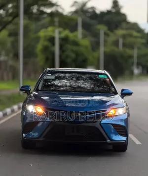 Toyota Camry SE (2.5L 4cyl 8A) 2019 Blue