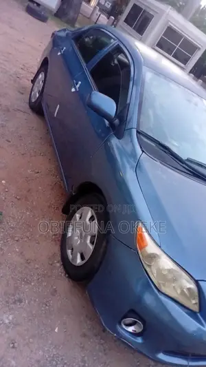 Toyota Corolla LE 4dr Sedan (1.8L 4cyl 4A) 2013 Blue