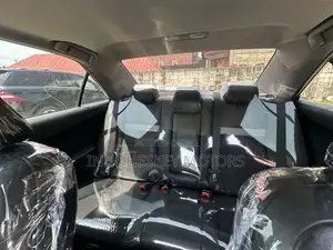 Toyota Camry SE V6 4dr Sedan (3.5L 6cyl 6A) 2013 White