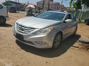 Hyundai Sonata Limited Sedan FWD (2.4L 4cyl 6A) 2012 Silver