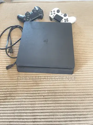 Ps4 Slim Console + 2 Pads + 8games